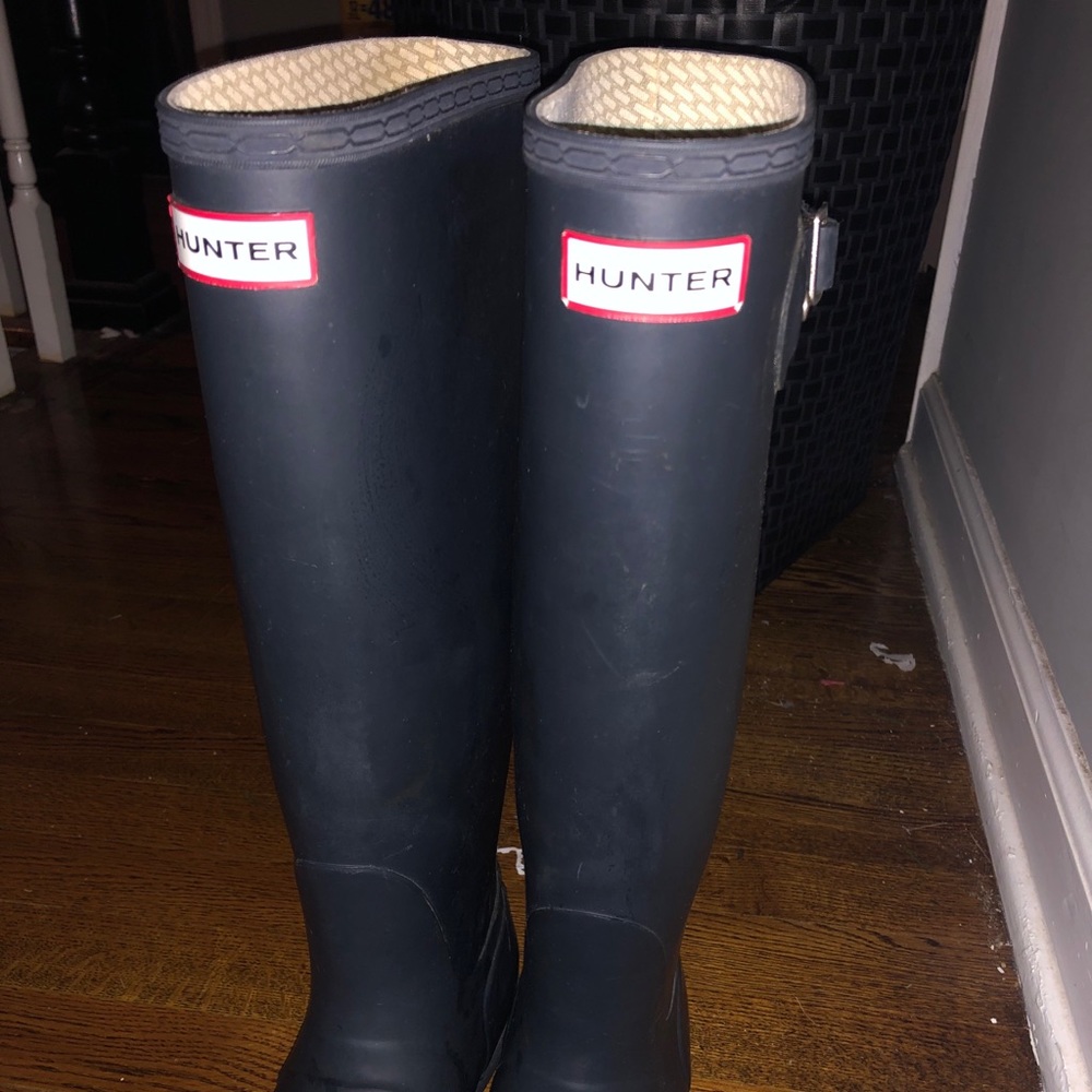 gently used Hunter Boots classic navy